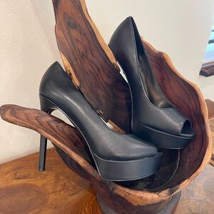 Brand New Guess Heels